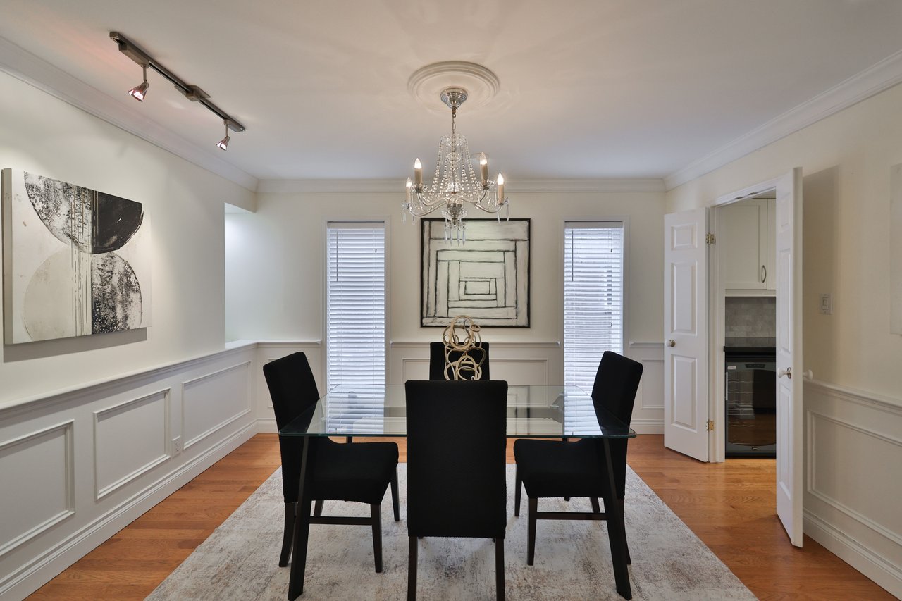 86 Forsythe Street, Oakville