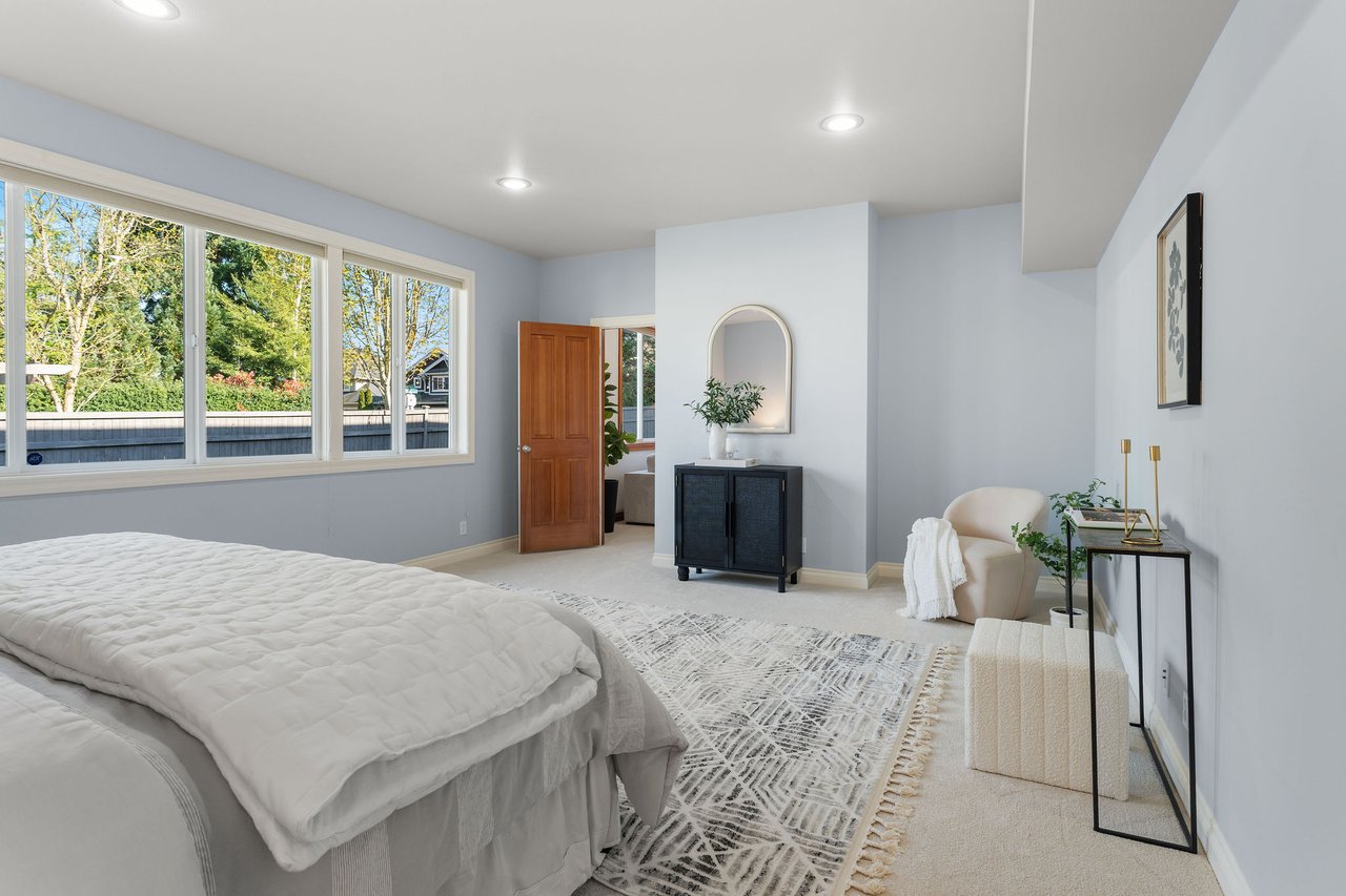 202 Chelan Ct NE