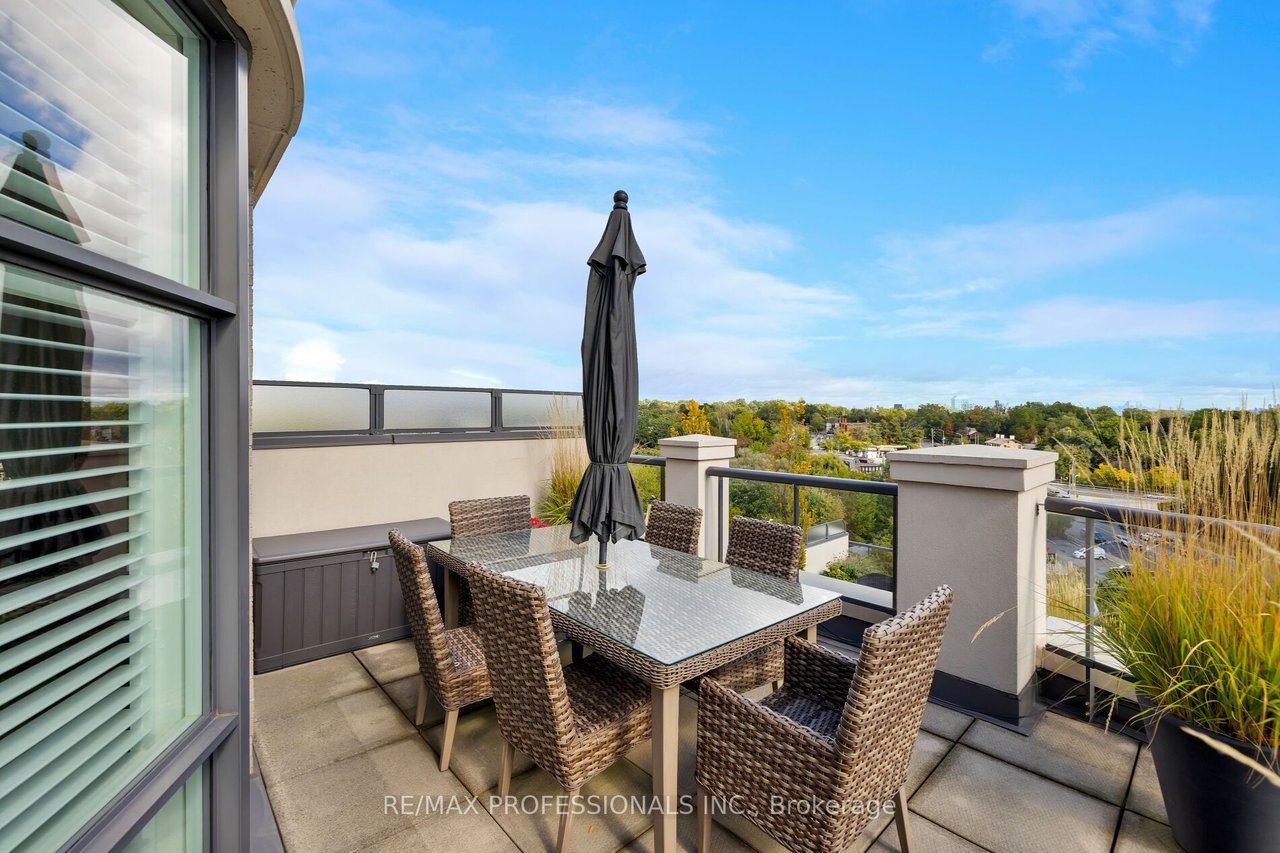 CONDO LIVING IN LUXURY 