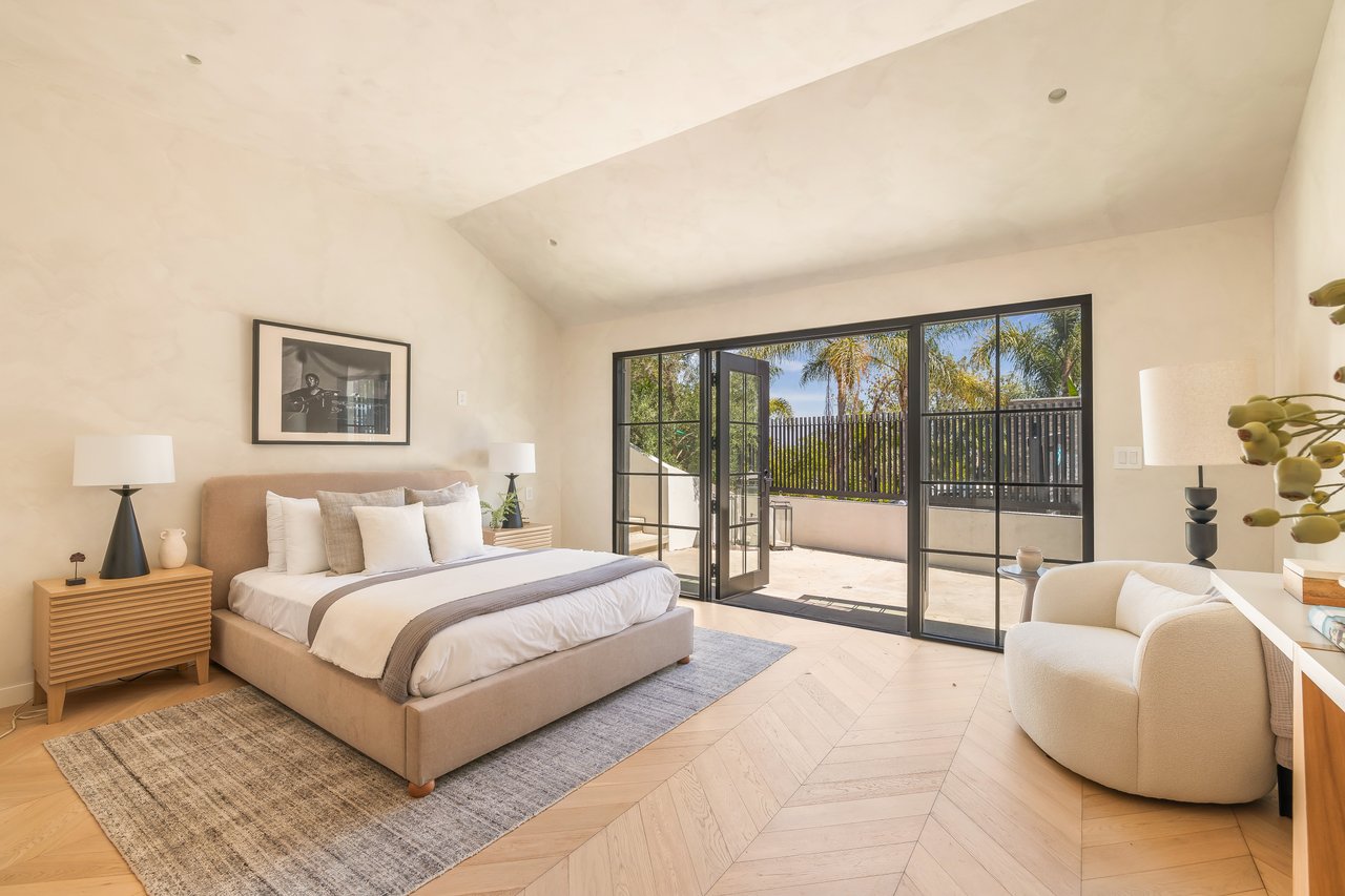8353 Sunset View Dr