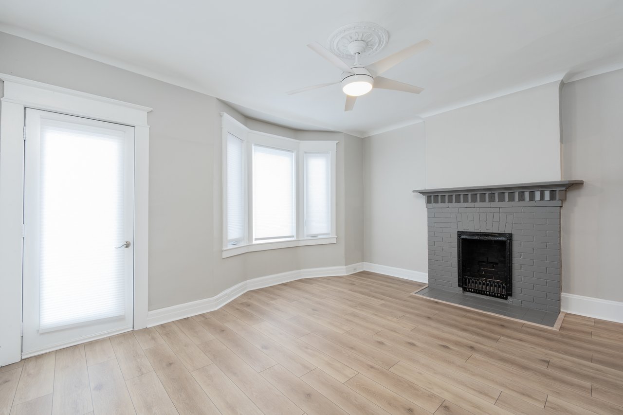 15 Indian Rd Cres #Upper