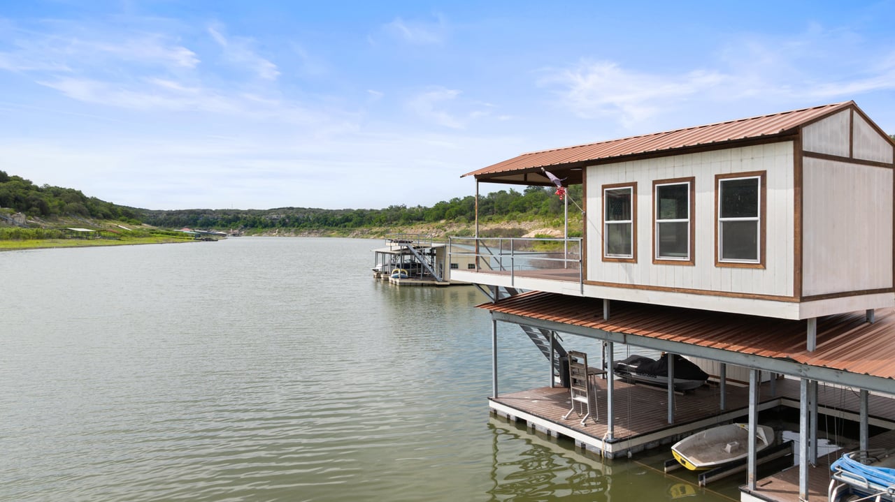 907 Lake Shore Dr.