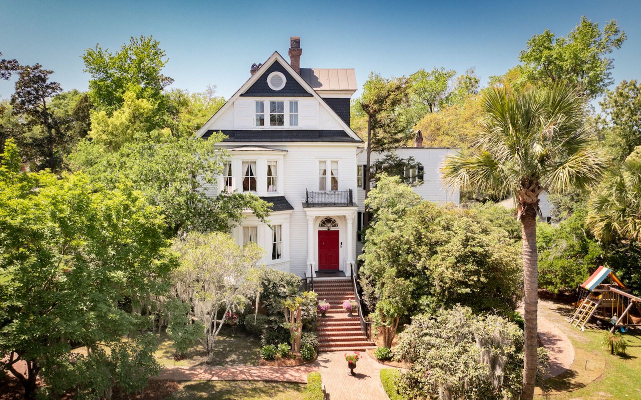 The Elizabeth Arden House – 208 Sumter Avenue