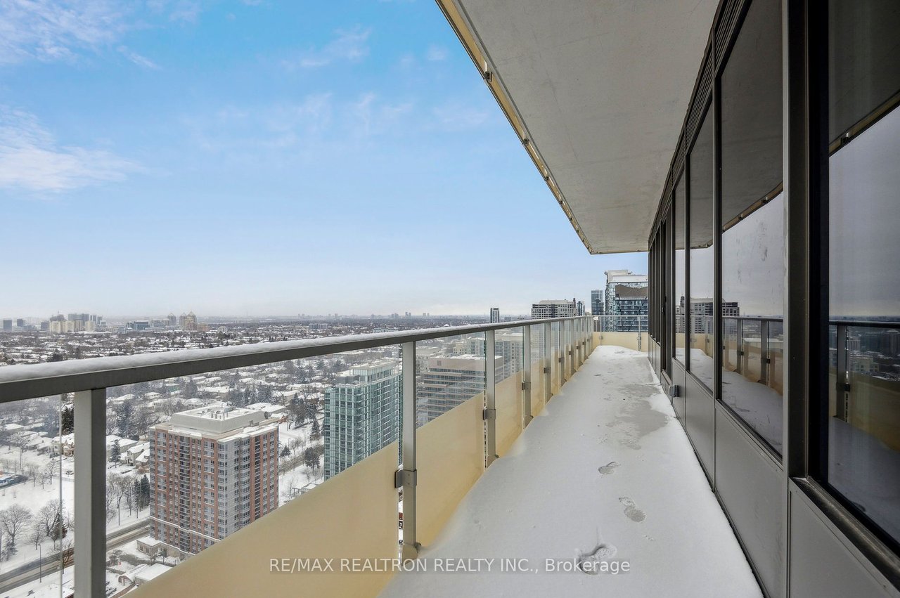 STUNNING, AIRY PENTHOUSE