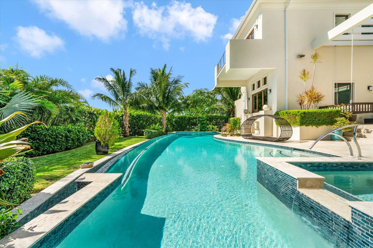 Crystal Harbour, Cayman Islands