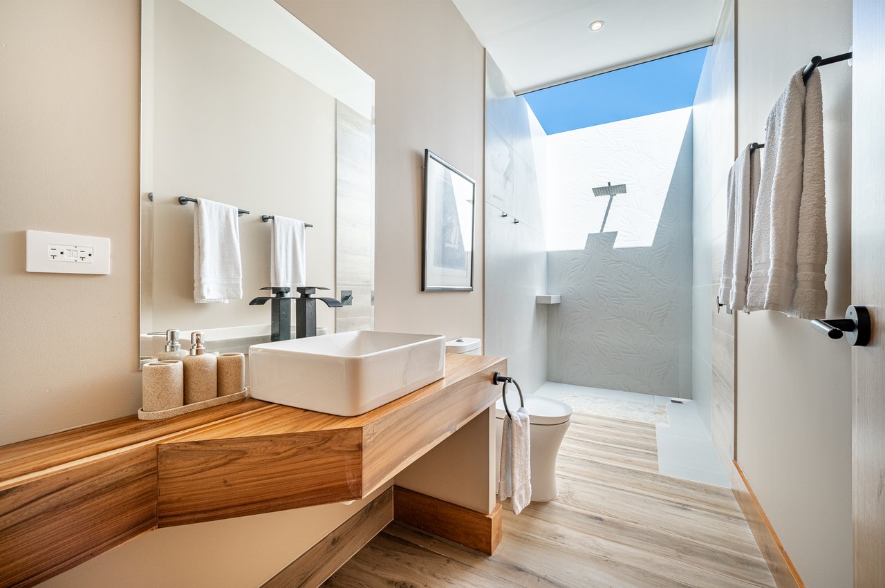 Casa Canto del Agua | Luxury 7-Bedroom Villa with Two Guest Apartments in Hacienda Pinilla’s Reserva de Golf