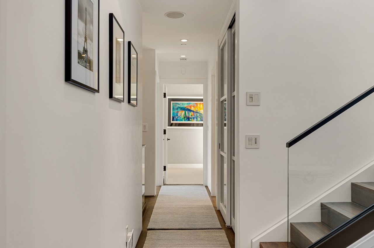 Chic and Stylish on Belvedere Island