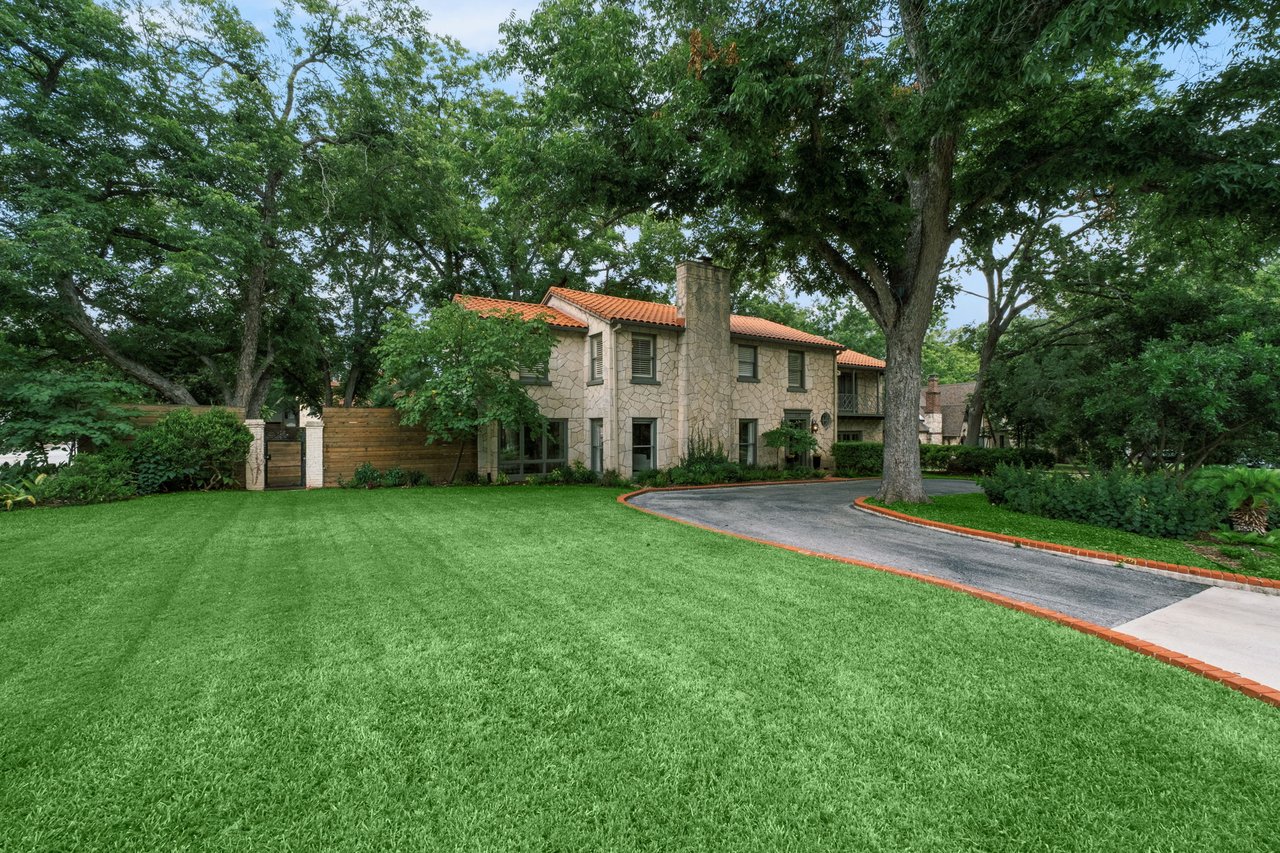 Luxury Property in Olmos Park