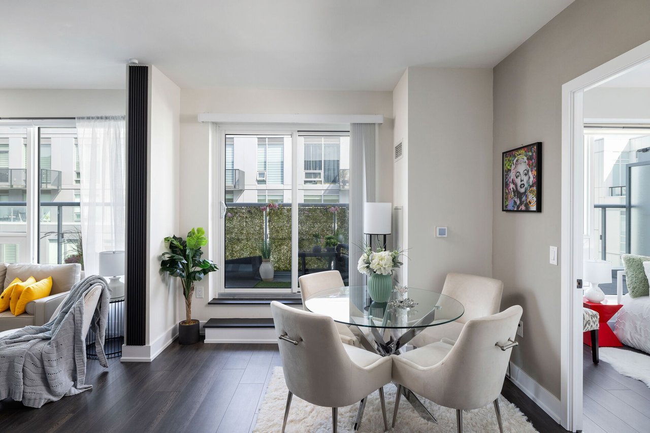 720-2450 Old Bronte Road Unit: 720