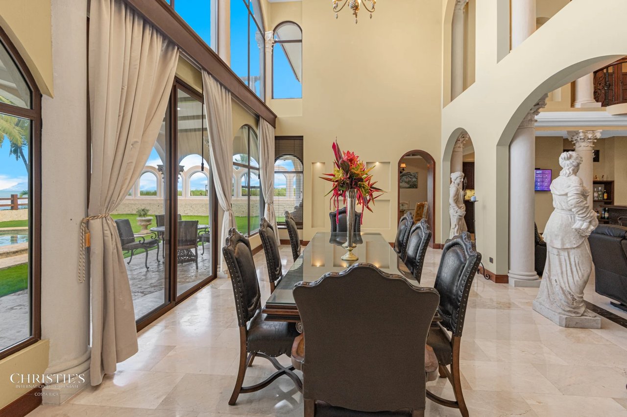 Hermosa Villa Beachfront Estate