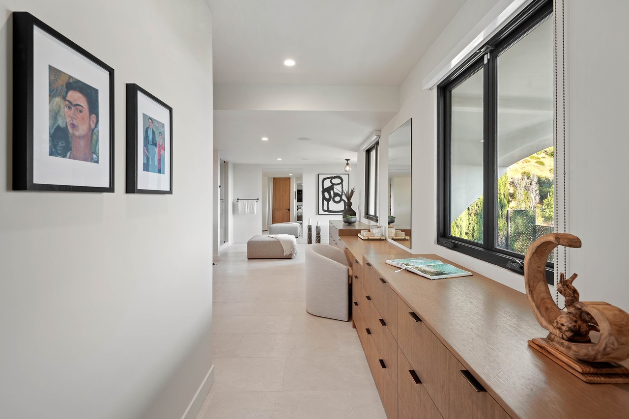 7212 Mulholland Dr, Hollywood Hills