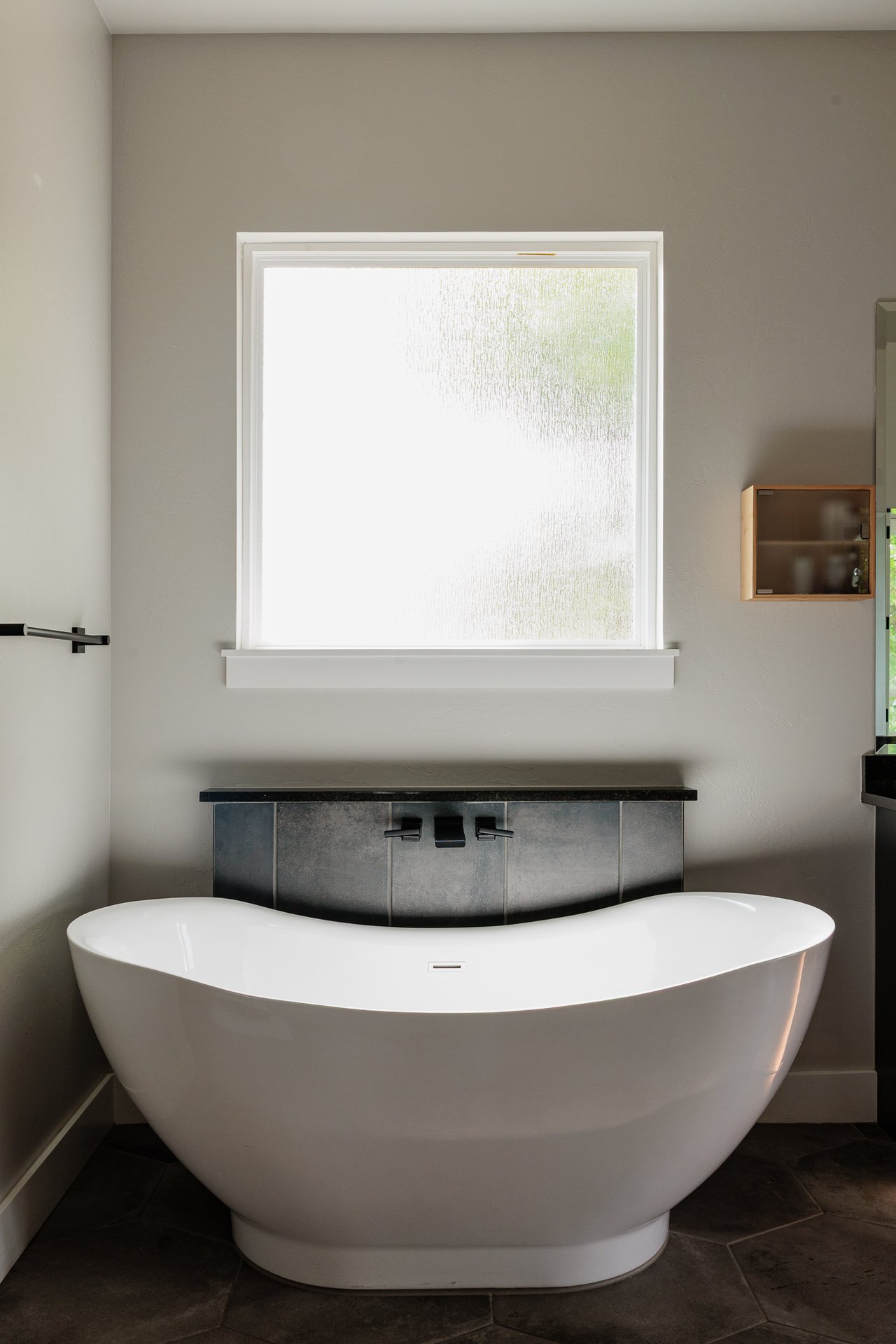 Primary bath soaking tub in Luxury Edmond Listing by Jennifer Kragh Group