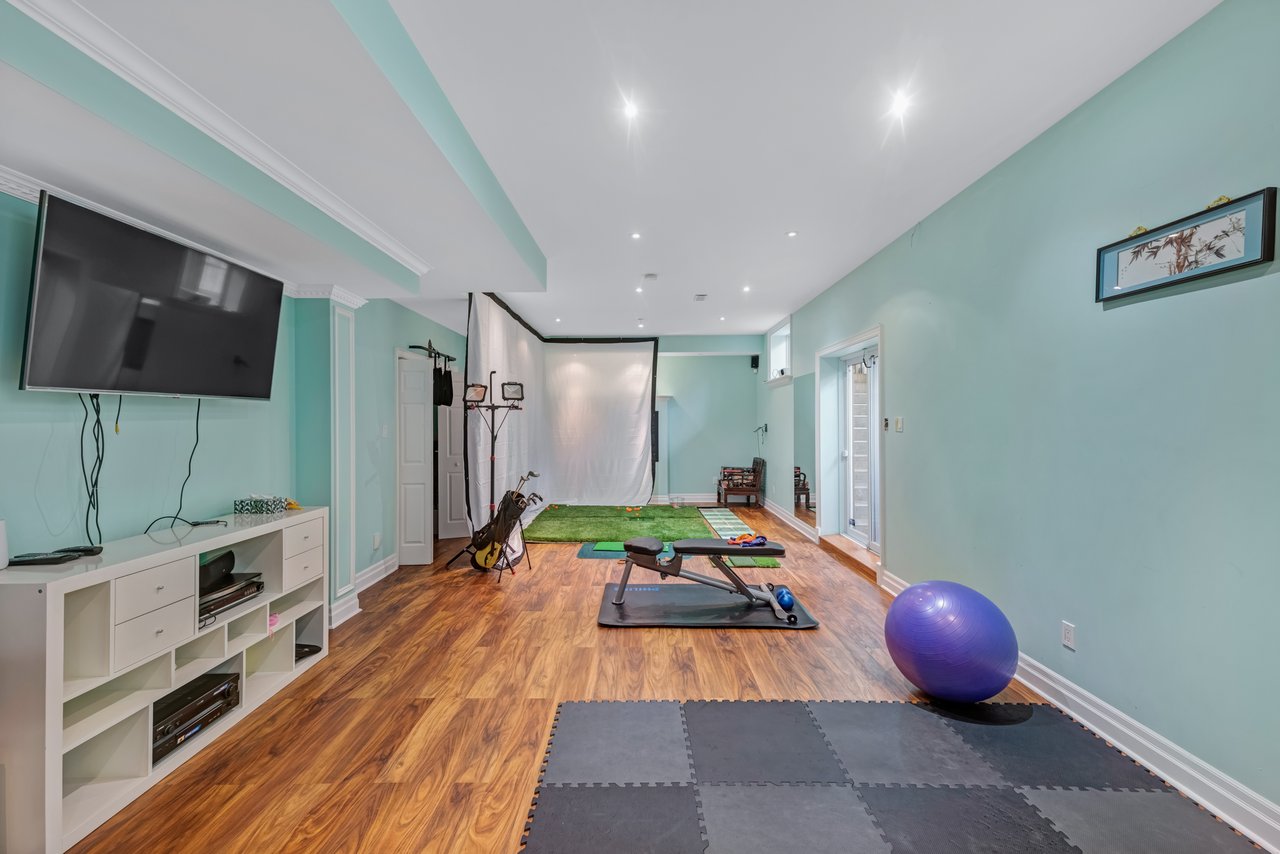 2126 Parker Dr