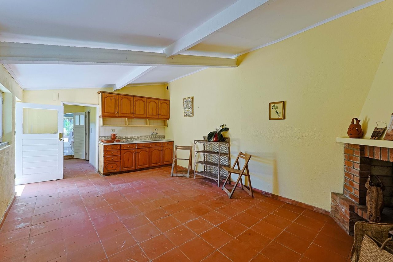 Exclusive Family Villa with Expansive Gardens Near Sintra’s UNESCO Heritage Centre