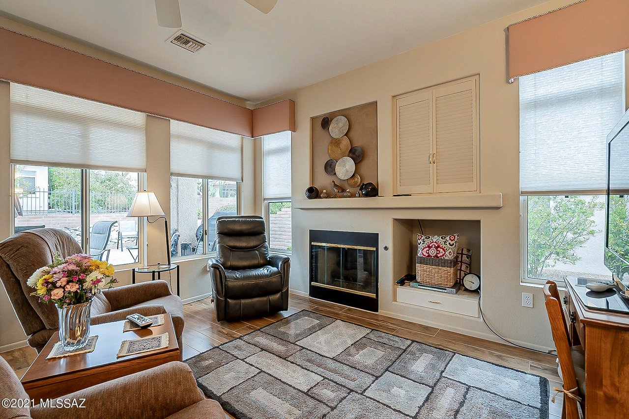 2413 E Agapanthus St
