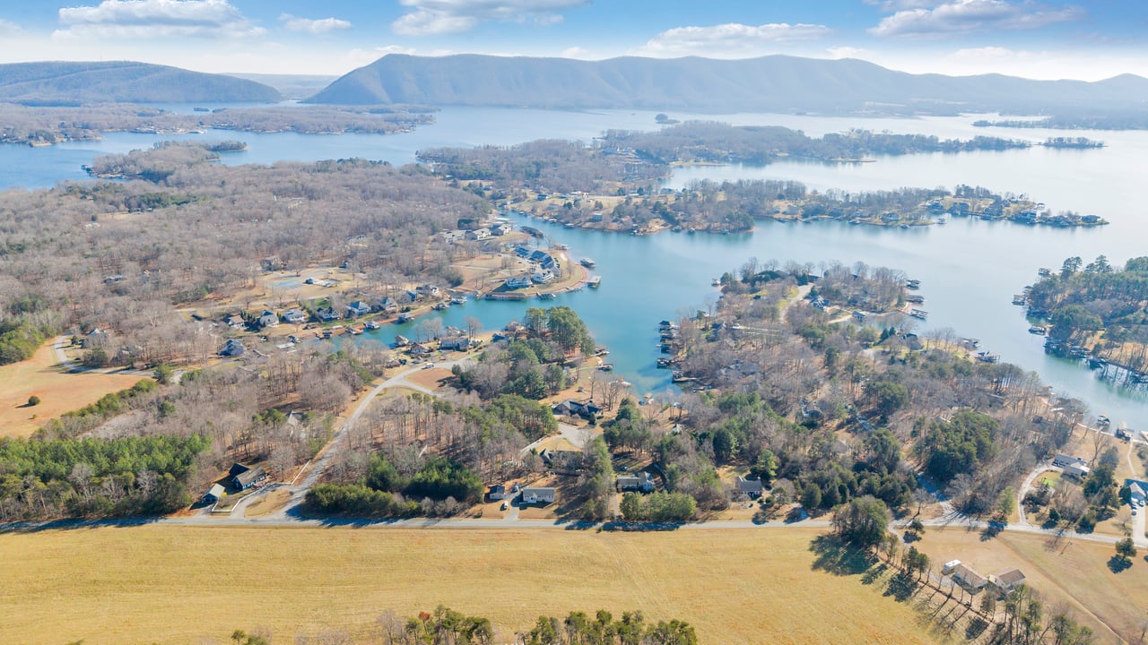 100 Sandpiper DR