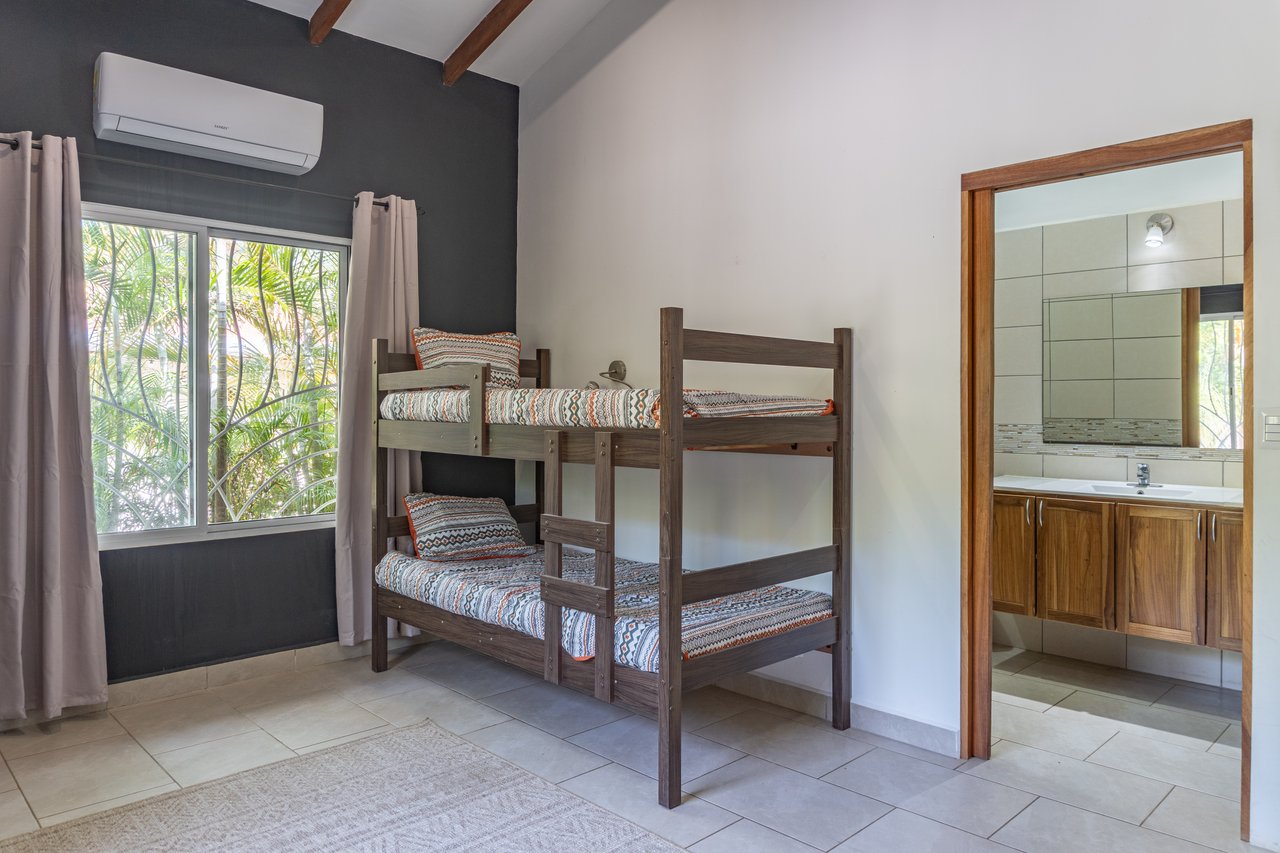 Casa Congo / Barrio Los Monos , Sámara, Guanacaste