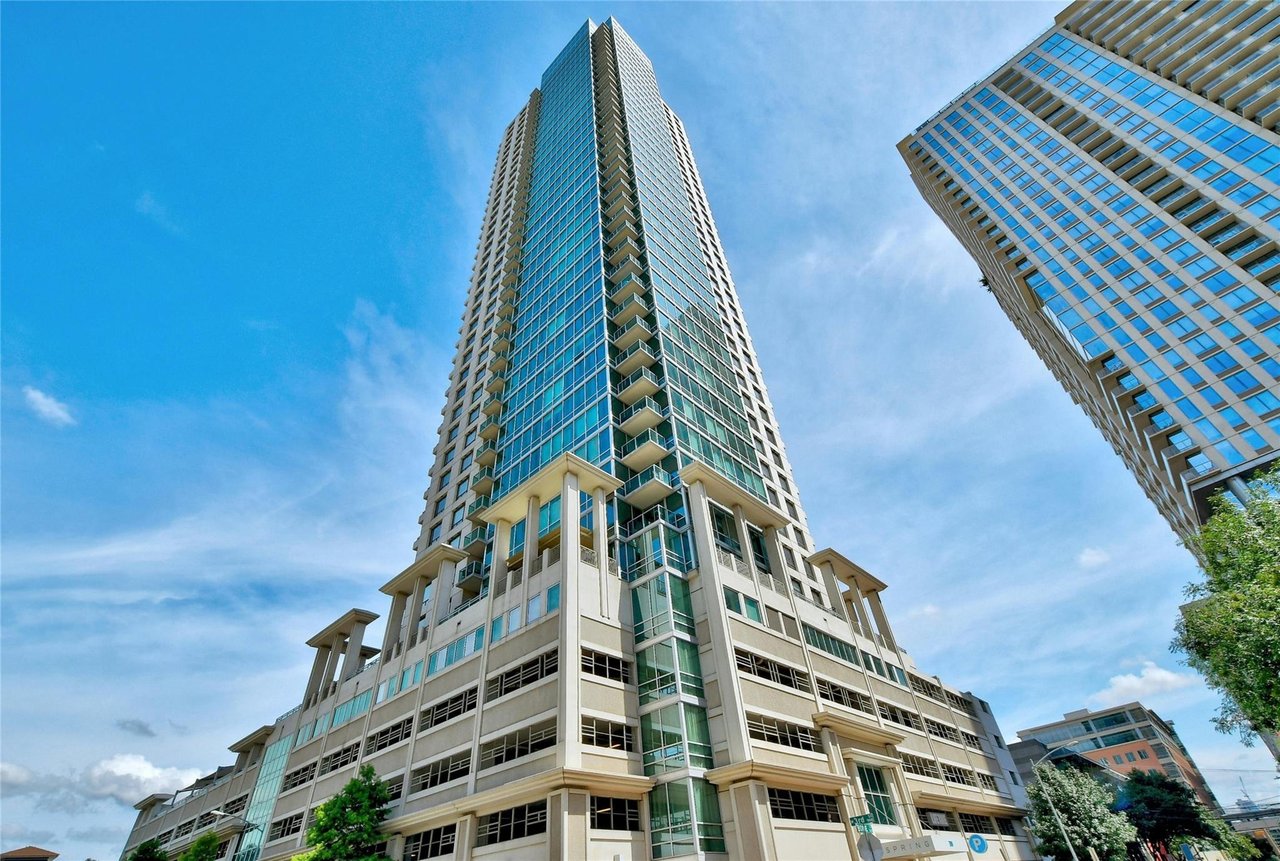 300 Bowie St APT 702