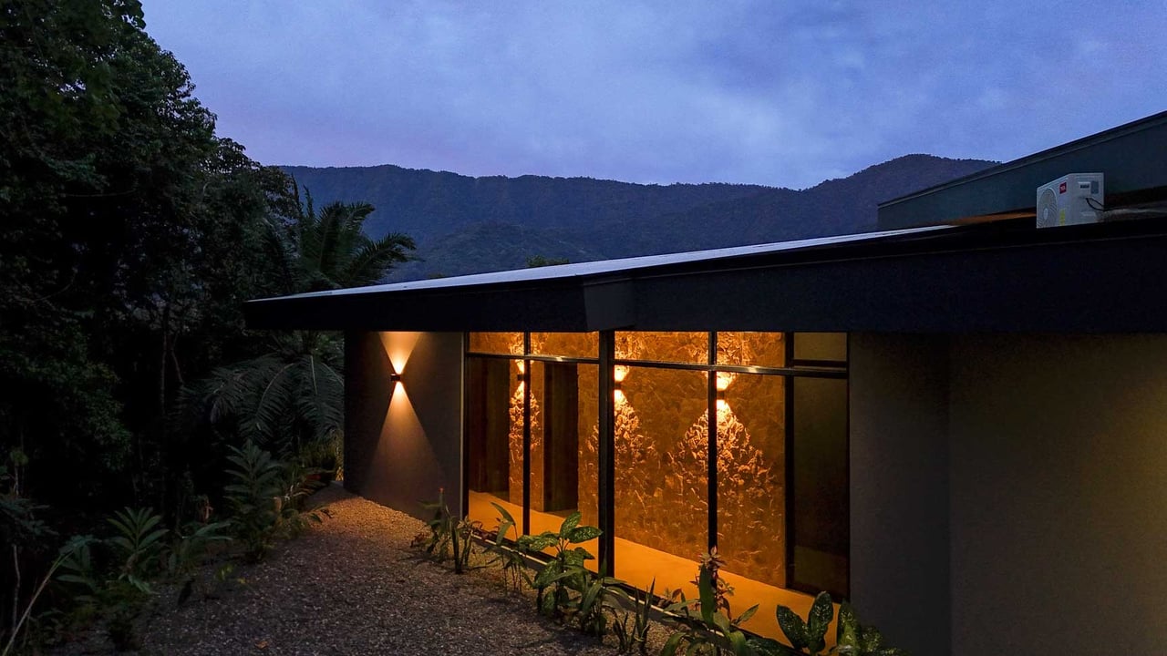 Ojochal Modern Jungle Home with Infinity Pool & Mountain Views