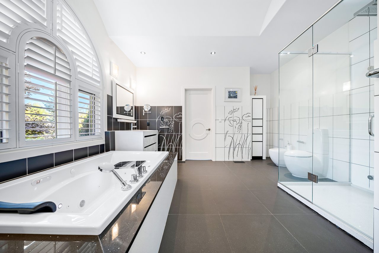  One-Of-A-Kind Residence 