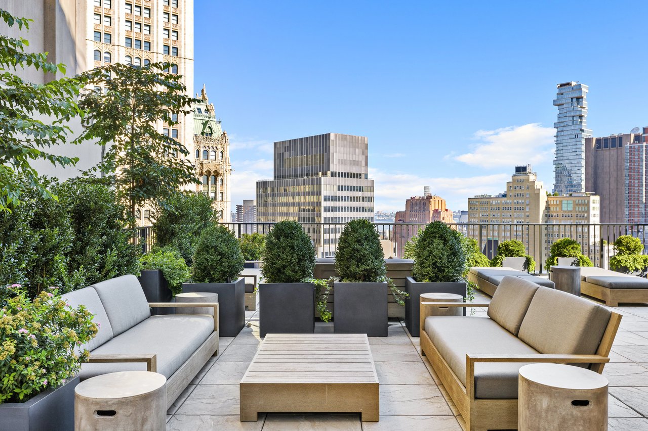 33 Park Row NYC – Boutique Glass Tower Overlooking City Hall Park
