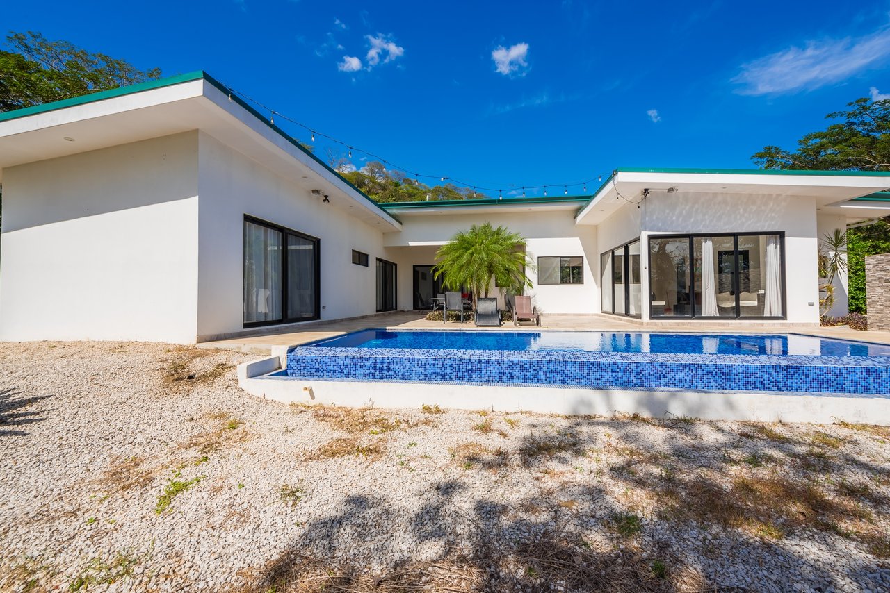 V-Stella Ju | House with Pool and Mixed-Use Land for Sale Near Finca Panamá, Costa Rica