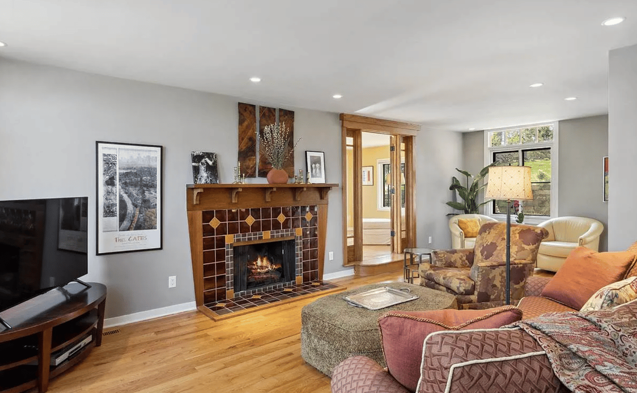 145 Oakridge Ave