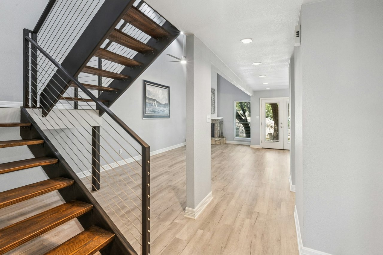 Horseshoe Bay Condo Just Listed!