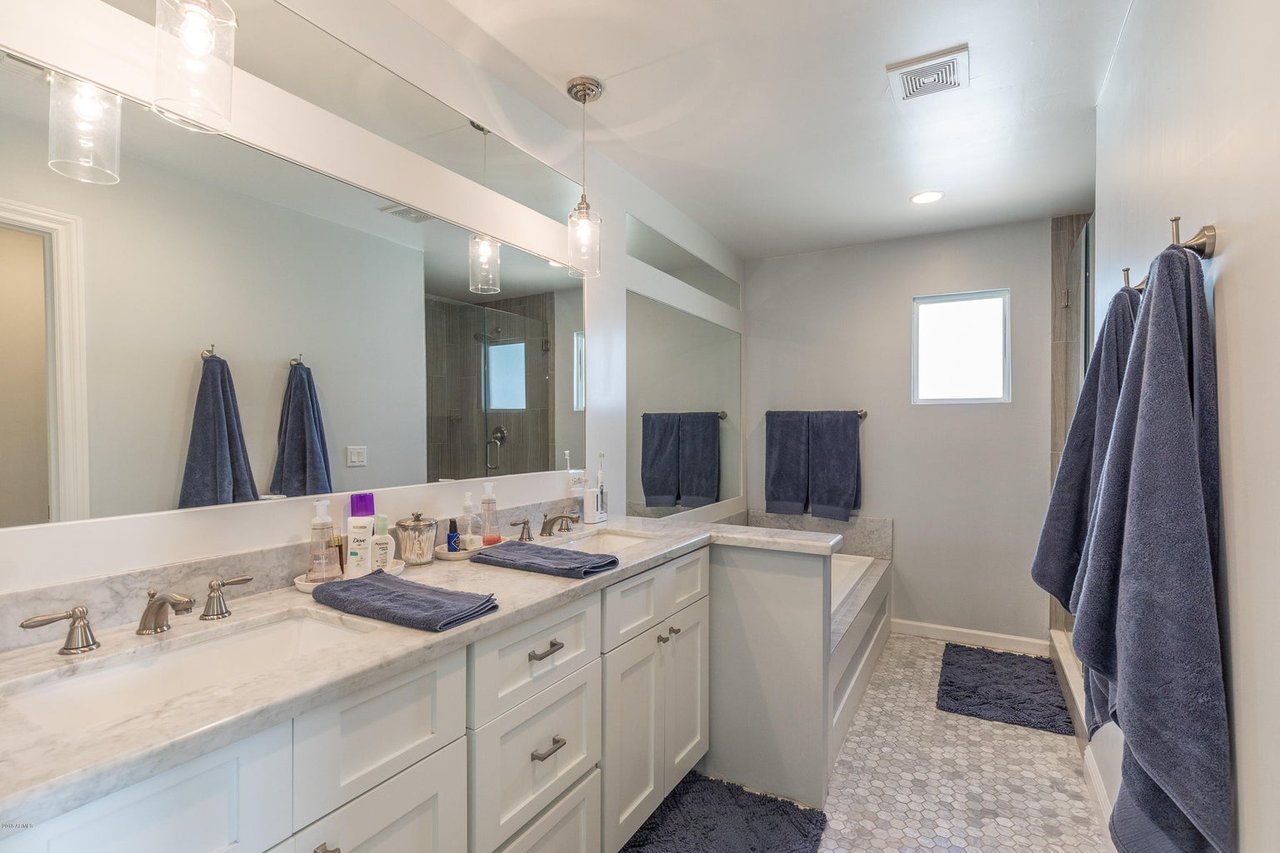 4009 E AVALON Dr