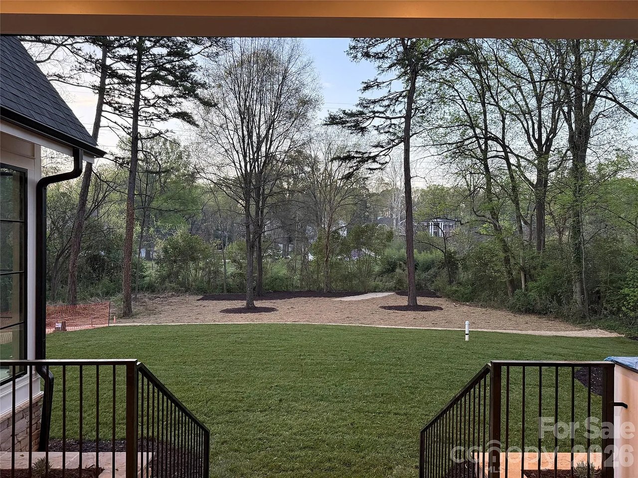 1209 Meadowood Ln