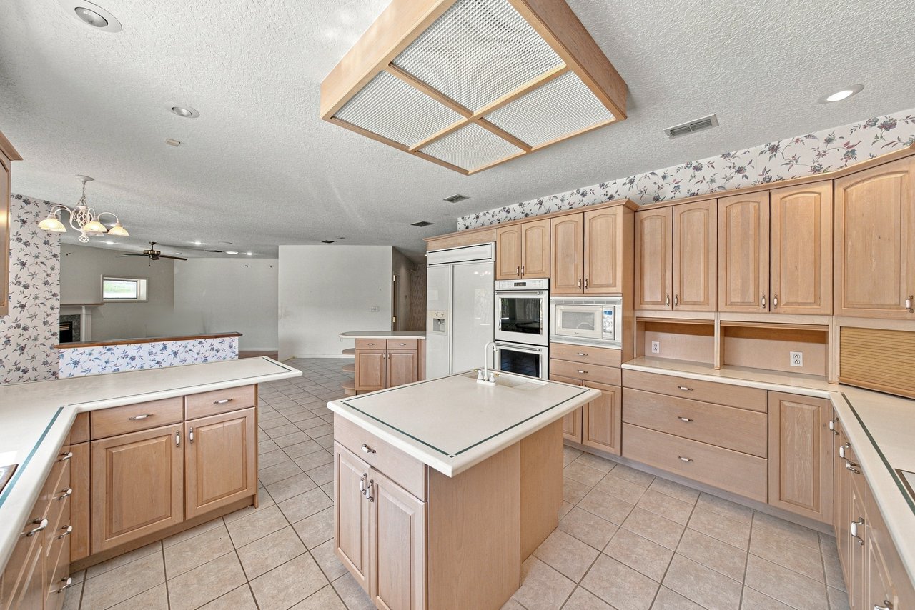 18728 LAKE IOLA RD
