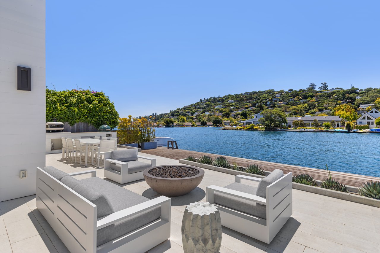 Contemporary Retreat on the Belvedere Lagoon