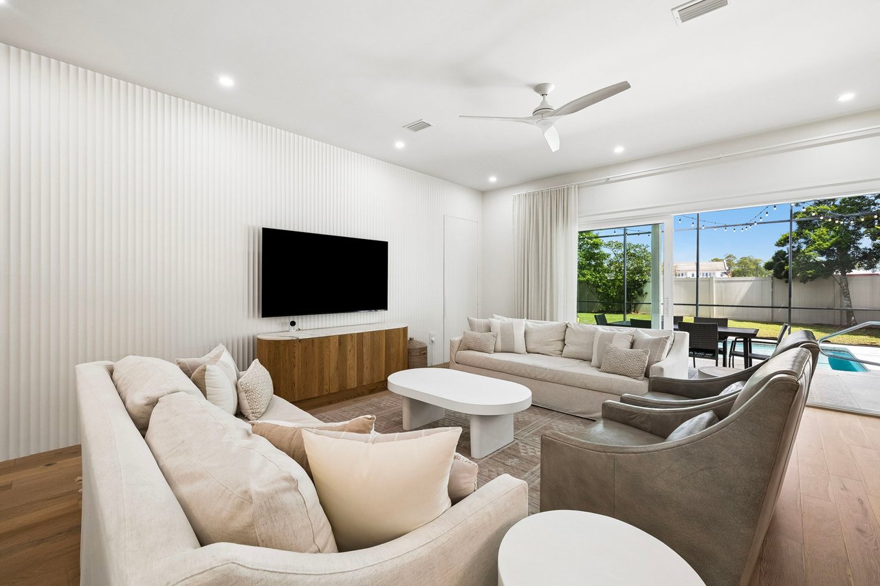 The Sand Cliffs Coastal Retreat