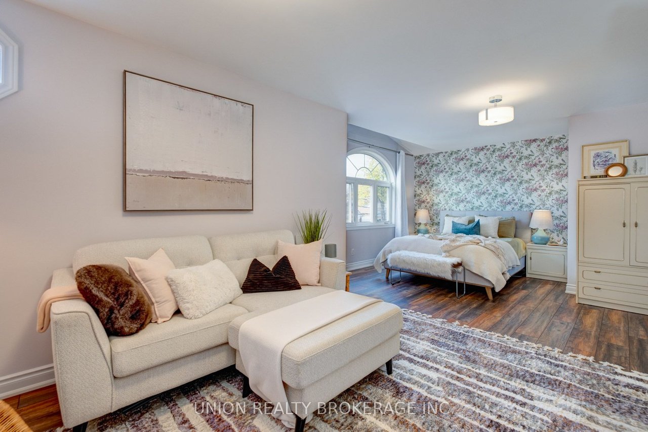 83 Eastwood Ave