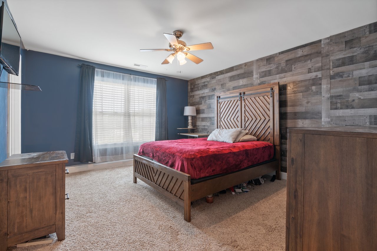 Stylish Comfort in Harvest – Spacious Gem with a Bonus Room! 