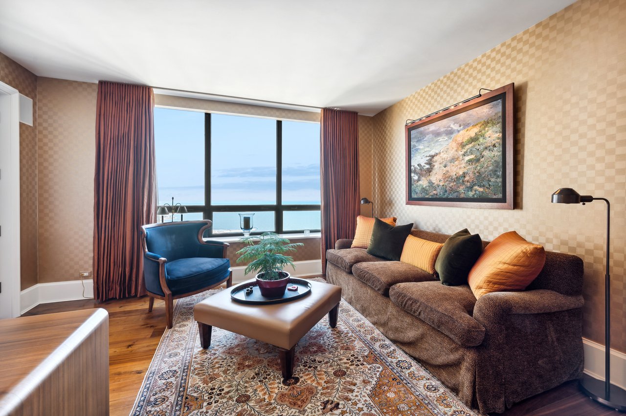 180 East Pearson Unit: 5902
