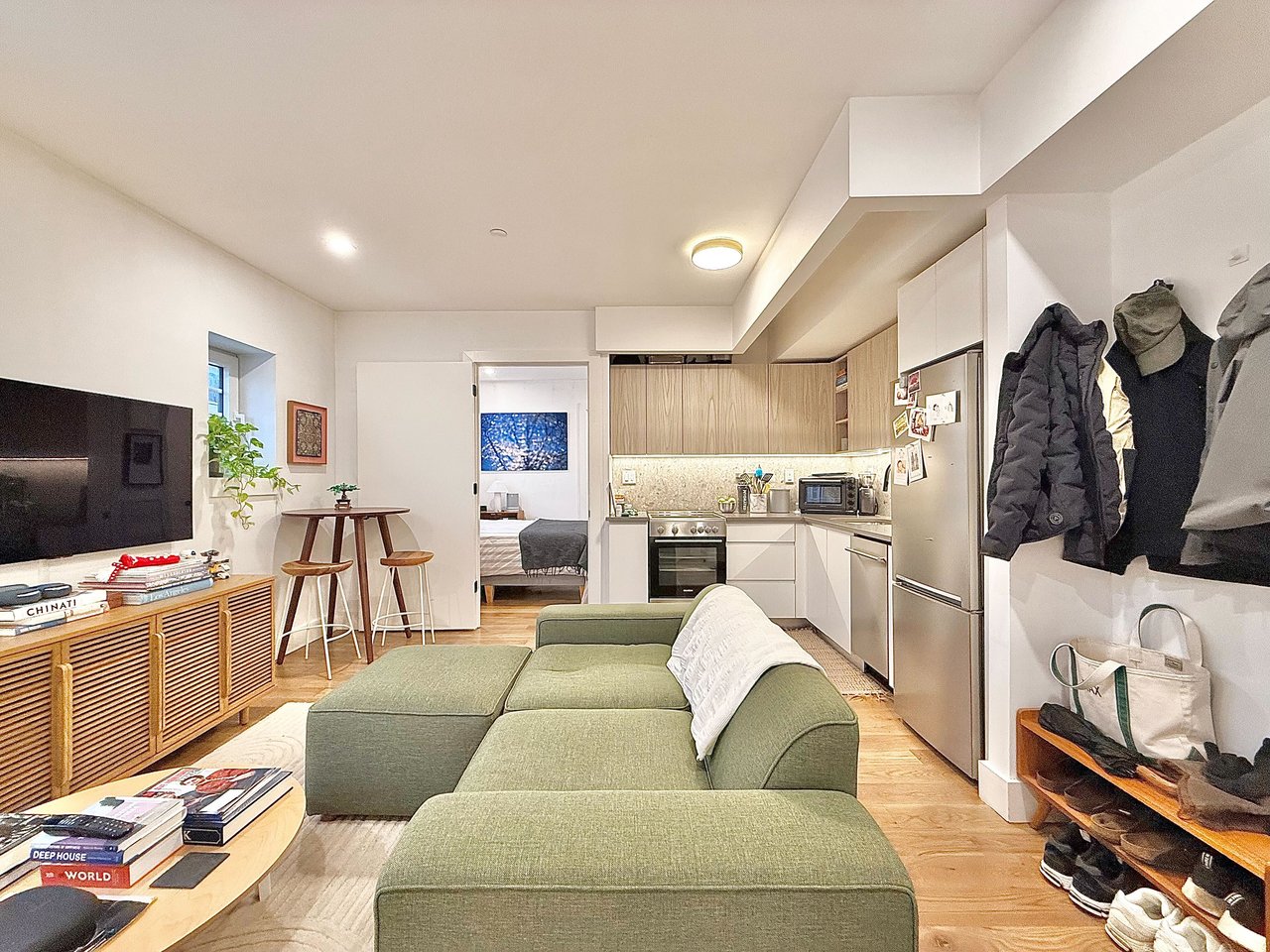 128 Montrose Avenue #201