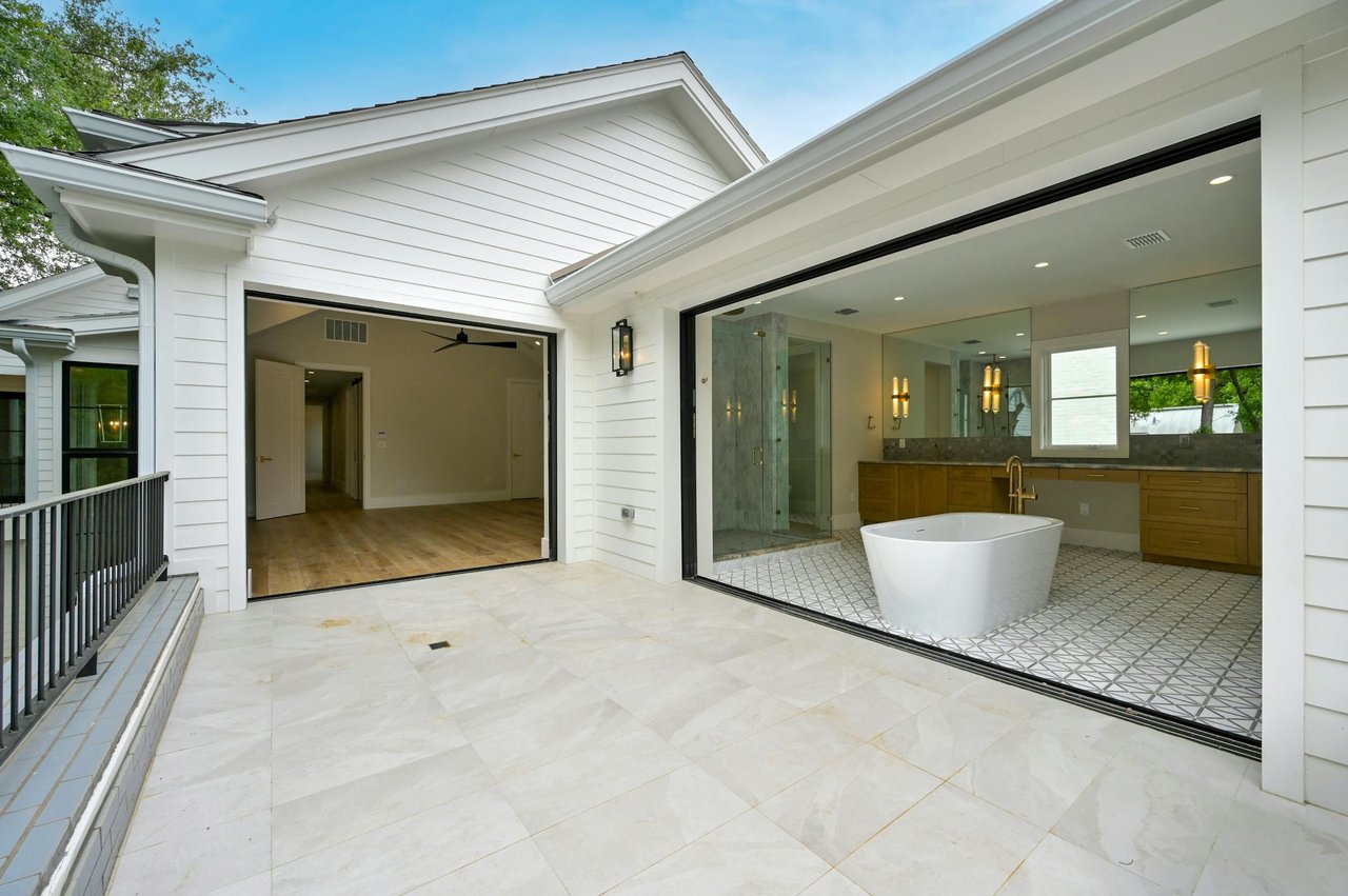 2400 Bridle Path