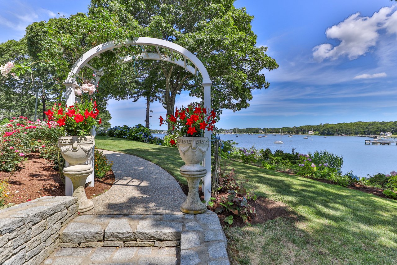 Breathtaking views over West Bay and Eel River