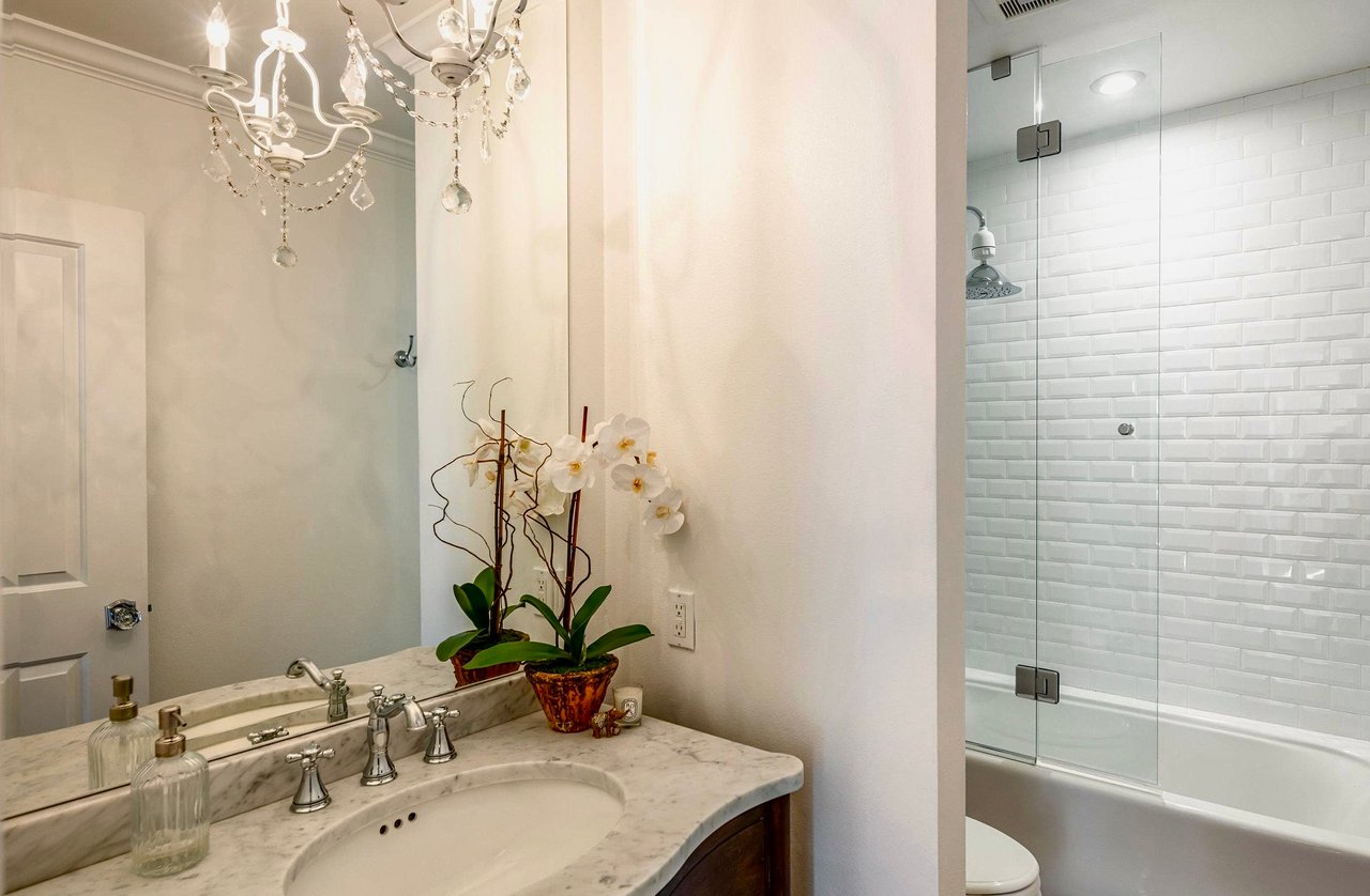 2385 Roscomare Rd Unit: D3, Bel Air 