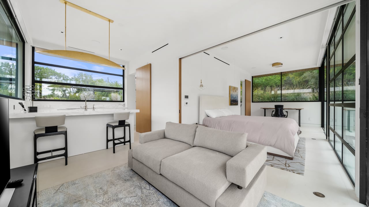 702 N Commons Ford Road