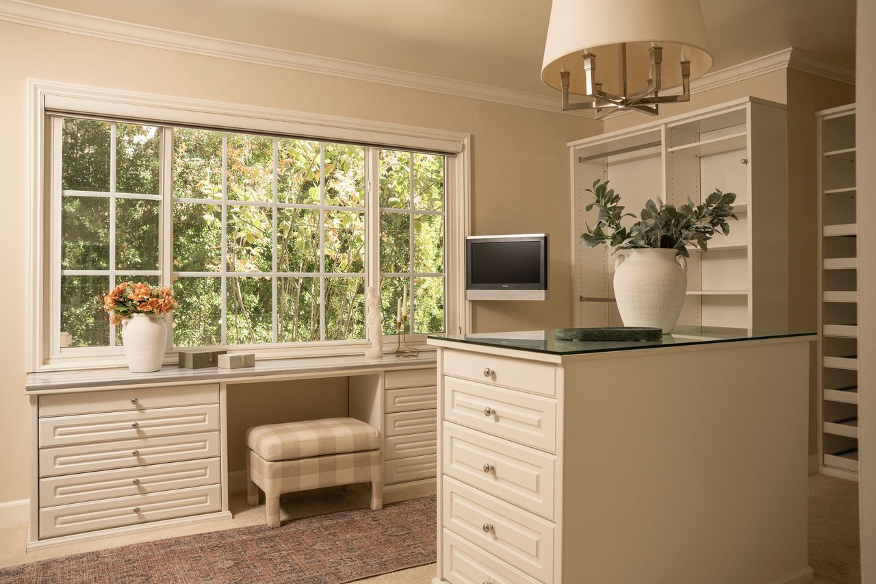 2533 Benedict Canyon Drive