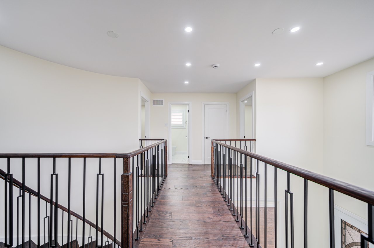 1126 Berkshire Crt