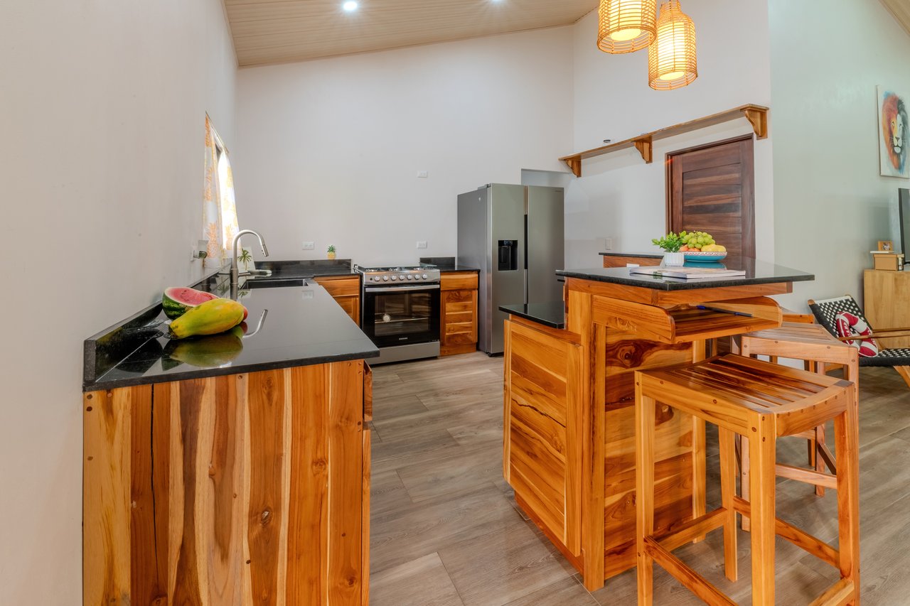 Vista de la Montaña House - Beautiful residence in the desirable Finca Los Alfaro - Quepos