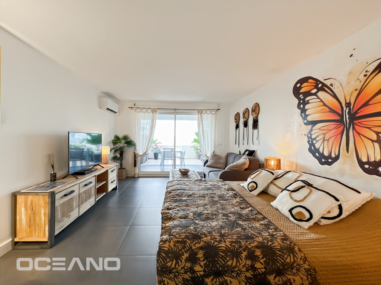 Sea View Apartment with Terrace & Pool