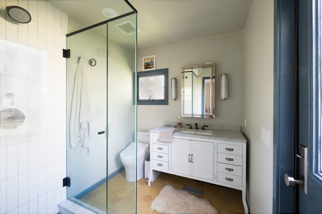  33 Robins Way, East Hampton