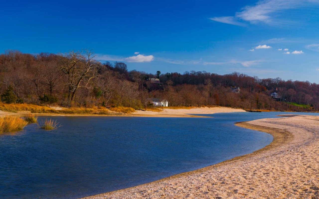 Lloyd Harbor