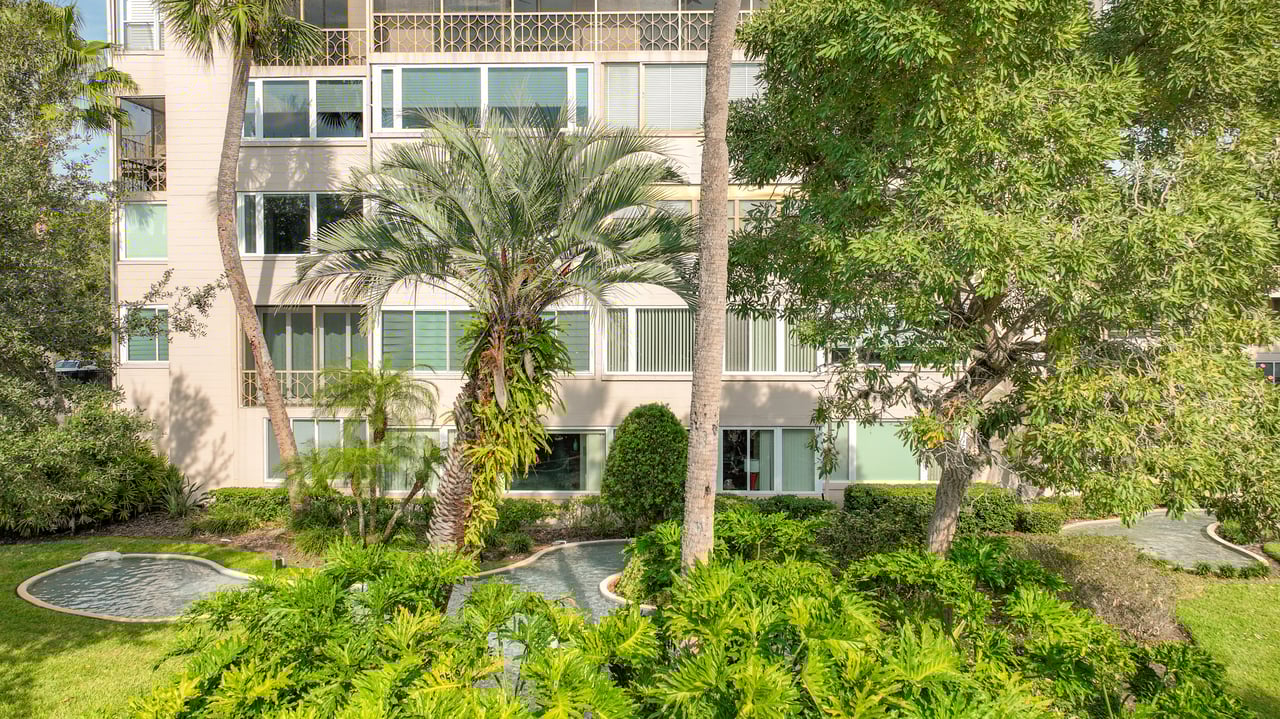 Blissful Downtown Winter Park Pied-à-Terre at Whispering Waters 