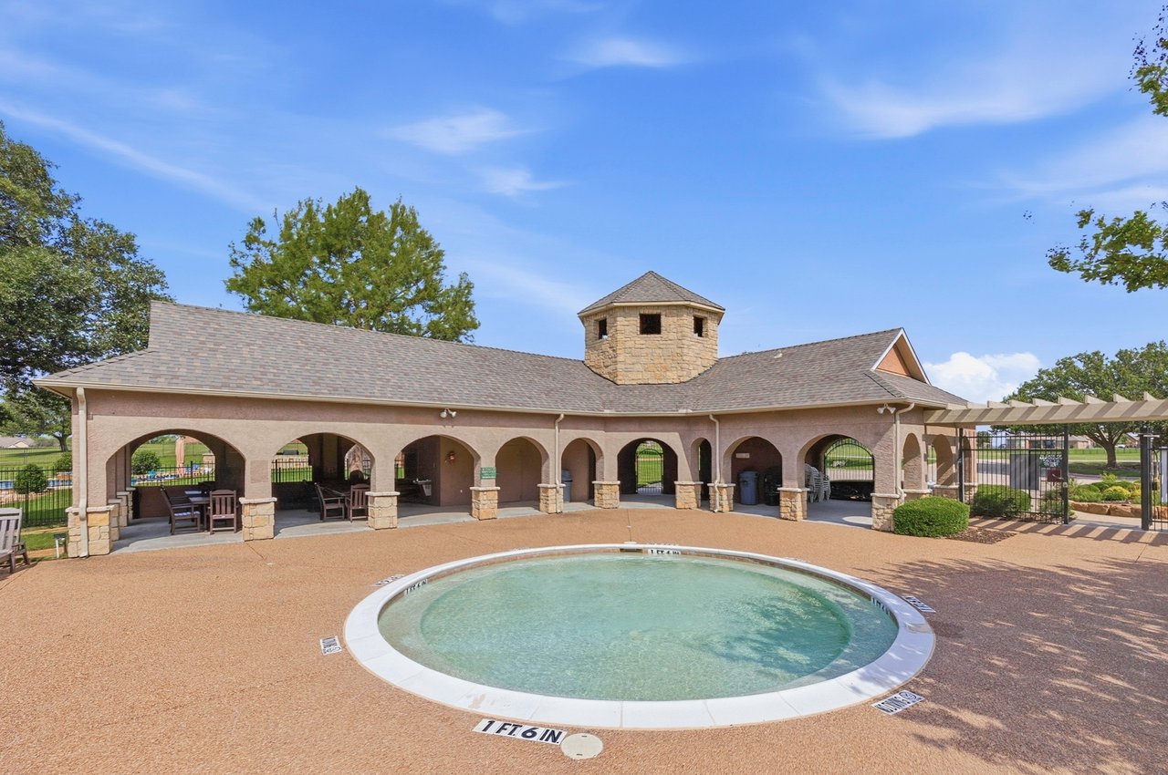 Gated Community Minutes from Eagle Mountain Lake!