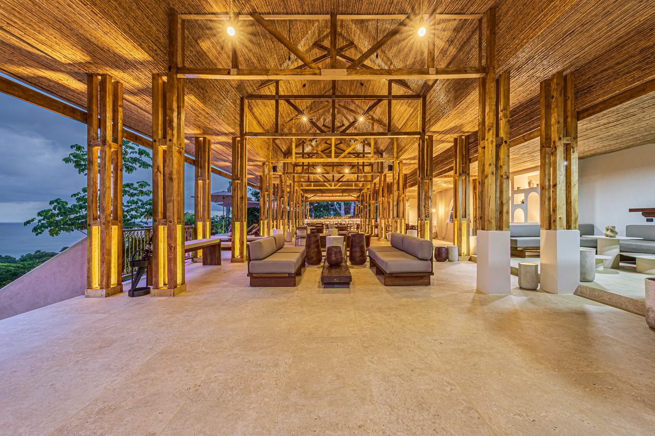 Luxury Hotel Boutique with Ocean Views | Walking distance to the beach | 13.2 Acres